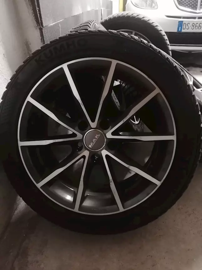 Audi A3 Sedan 225/45 R17 94V invernali Completo di Cerchione - Foto 4
