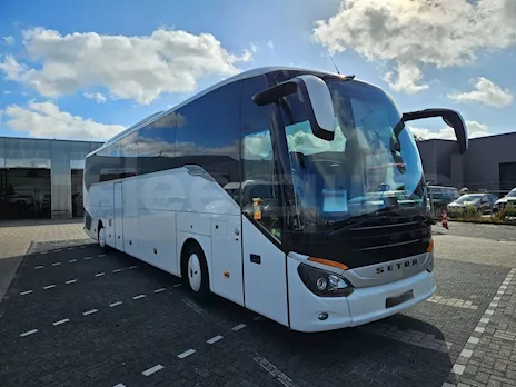 Setra S516
