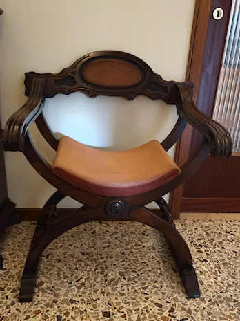 Poltroncina Savonarola