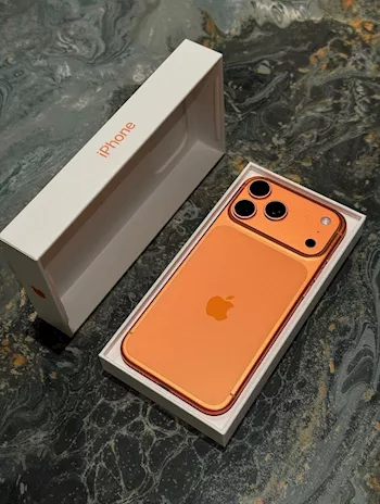 IPhone 17 Pro Max da 2 TB, colore Orange Cosmique