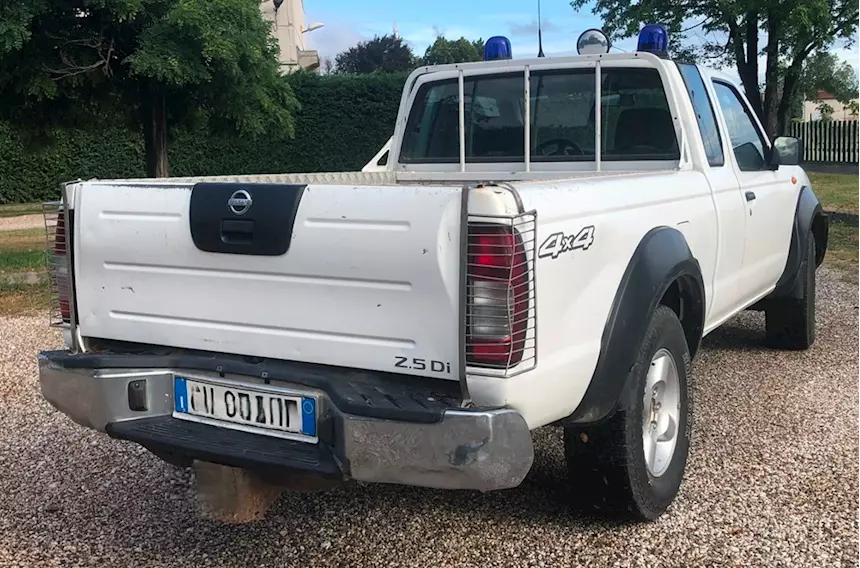 Foto 3Nissan pick-up Navara 4x4 King-cab Autocarro Anno 2005, colore esterno