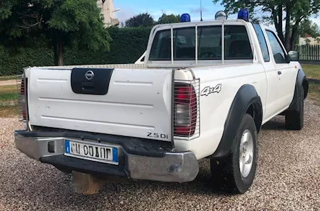 Nissan pick-up Navara 4x4 King-cab Autocarro Anno 2005, colore esterno - Anteprima 3