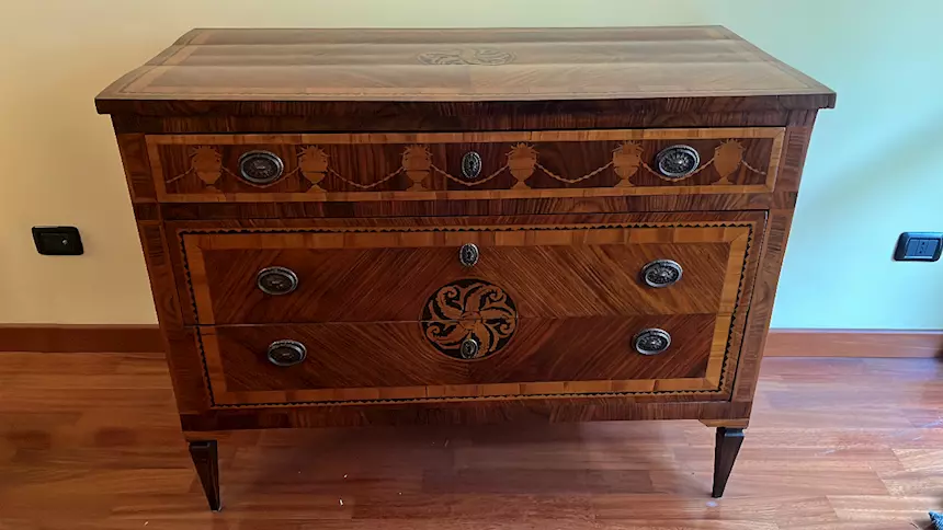 Cassettiera in legno