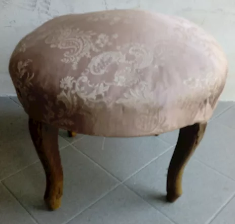 Pouf sgabello rotondo basso in stile vintage con gambe in legno