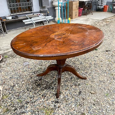 Antico tavolo a vela in legno - eleganza e storia