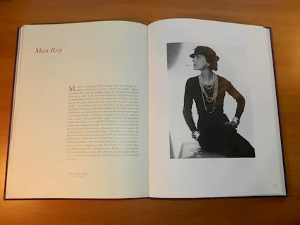 Claudia Lanfranconi – Frauen und Perlen (Donne e perle) - Foto 2