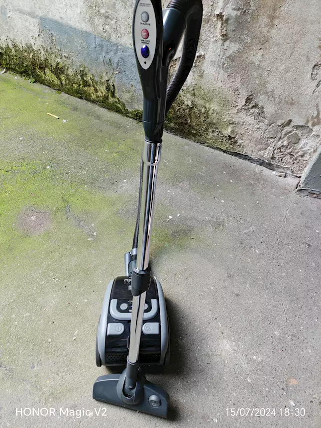 Aspirapolvere DE LONGHI