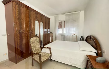 Camera da letto e parete attrezzata