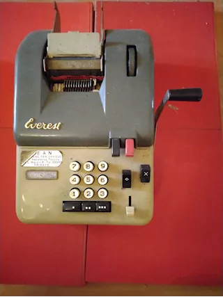 Calcolatrice meccanica Everest anni 50 vintage