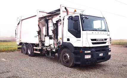 Compattatore per raccolta rifiuti Iveco Stralis 330