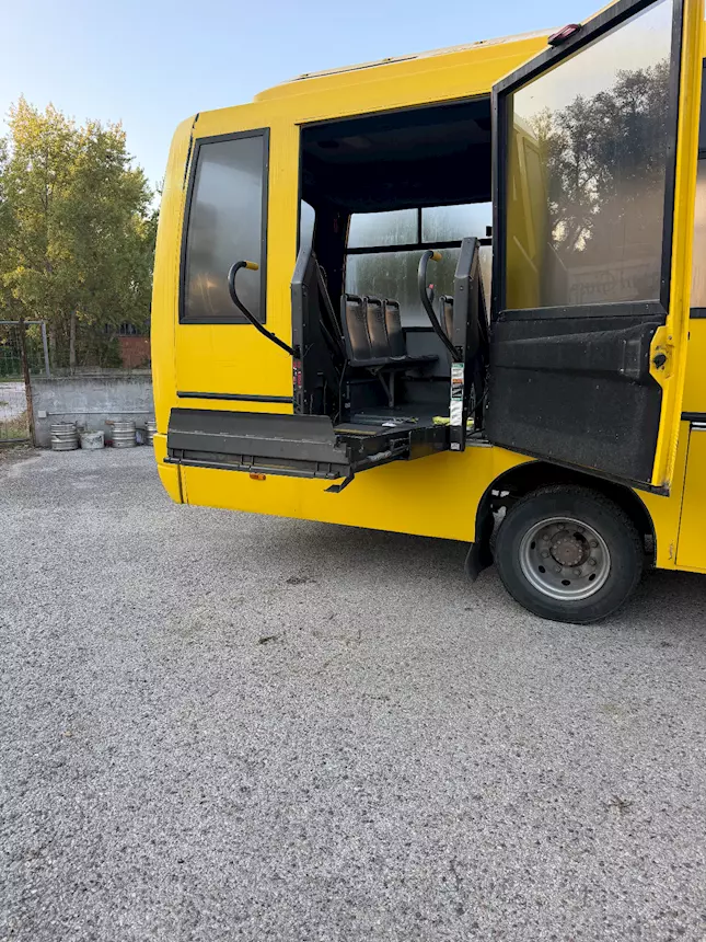 Foto 7Scuolabus Marca Iveco 100 e 18 Cacciamali Anno 1997 Km 234000