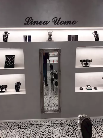 Cedesi attività – negozio completamente arredato e pronto