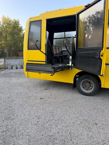 Scuolabus Marca Iveco 100 e 18 Cacciamali Anno 1997 Km 234000 - Anteprima 7