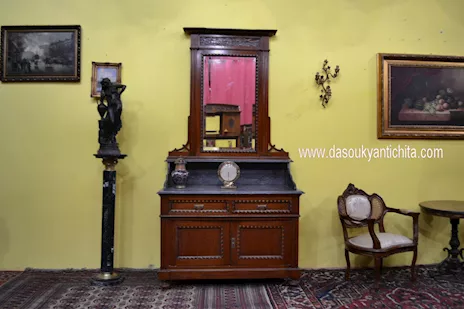 Credenza-toiletta stile Umbertino del XX secolo