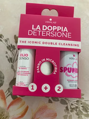 Nuovo detergente viso di Veralab spumone