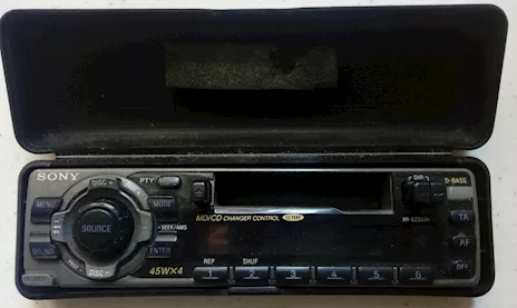 Frontalino per autoradio Sony XR-C2300R con custodia