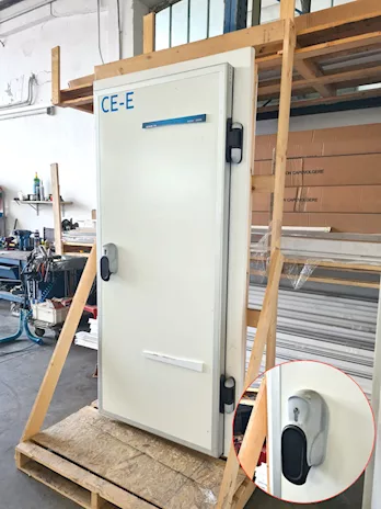 Porte frigo con serratura magnetica