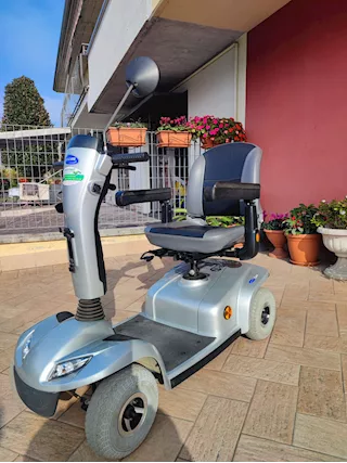 Scooter Elettrico per anziani e disabili CE