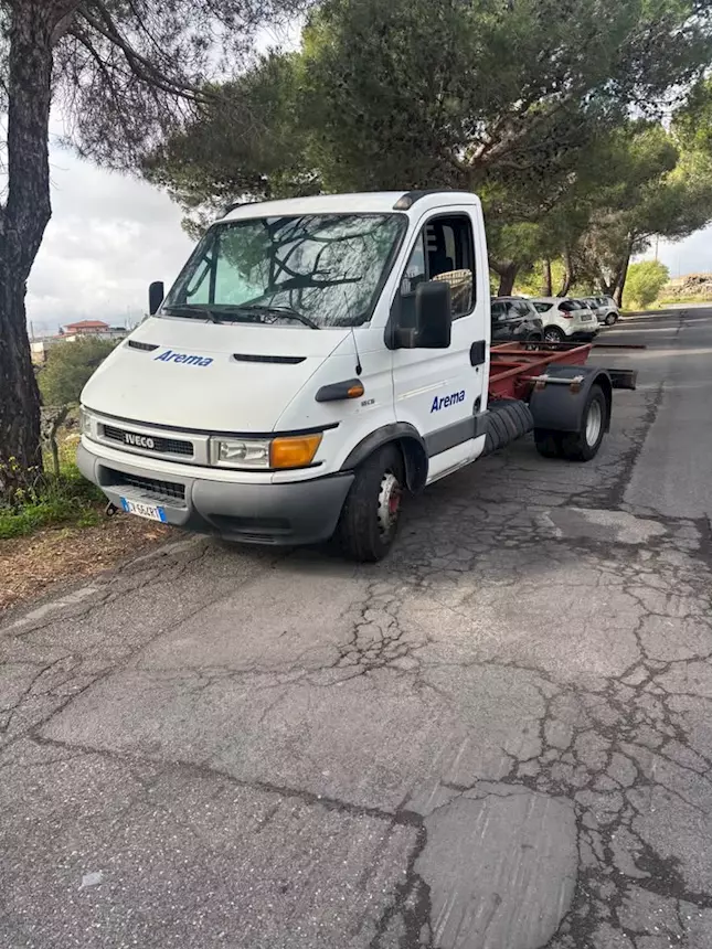 Foto 2Iveco Daily 65c15 Km 0, a telaio