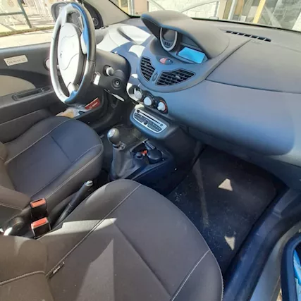 Twingo 16 V 1200 benzina anche neopatentati kg. 43.000 nuova
