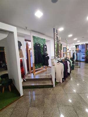 ATTIVITÀ DI ABBIGLIAMENTO DONNA - Foto 4