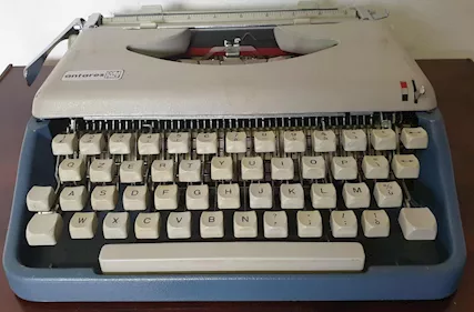 Macchina da scrivere Antares Compact
