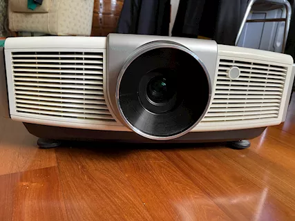 Videoproiettore BenQ W5000 FullHD + lampade scorta