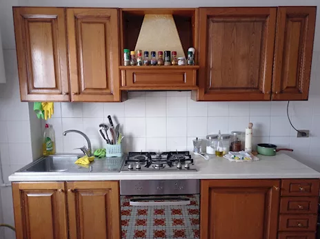 cucina e frigorifero