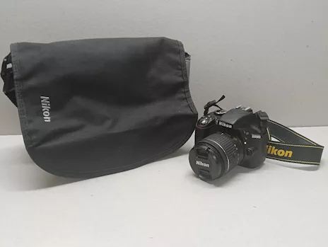 Nikon D3300 con obiettivo. Come nuova