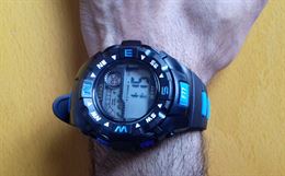 Orologio digitale da uomo di alta qualità.