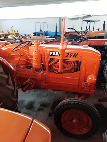 Fiat 25R 2RM gomme nuove senza sollevatore