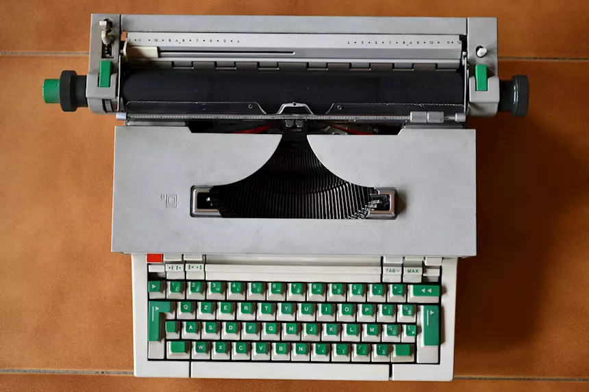 Foto 3Macchina da scrivere di design Olivetti Praxis 48, in buone condizioni