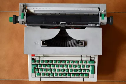 Macchina da scrivere di design Olivetti Praxis 48, in buone condizioni - Anteprima 3