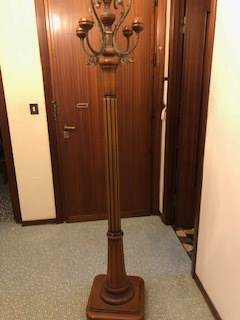 APPENDI ABITI IN LEGNO LAVORATO