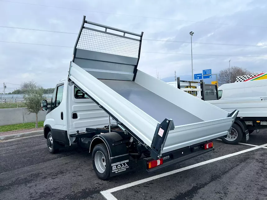 Foto 6Iveco Daily 35C18 passo 3000, cilindrata 3000, 180 CV, casso, cassone ribaltabile