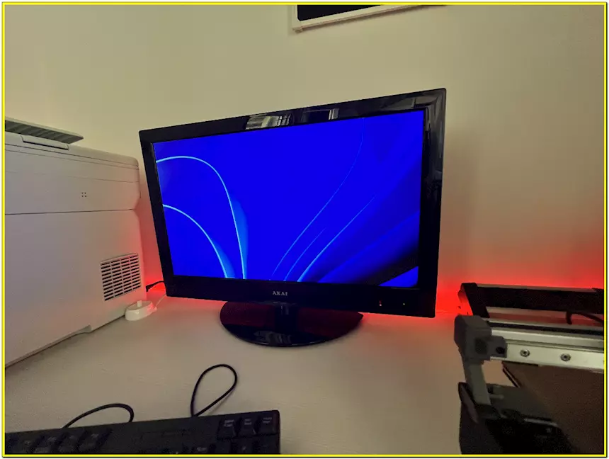 Tv-Monitor Akay Aktv245led 24.5p Led FHD, ottimo stato, prezzo non trattabile