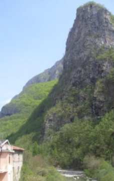 Ponti di Nava, centrale porzione di casa rurale su 3 livelli