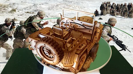 Army Field Car Jeep anni '40 in legno, da tavolo, in 3D, prezzo non trattabile - Anteprima 4