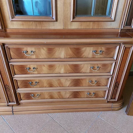 MOBILE SOGGIORNO IN LEGNO MASSELLO CON VETRINA, color noce - Foto 4