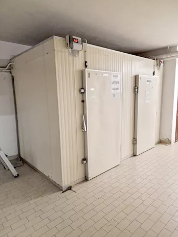 Cella macelleria doppia con pavimento usata