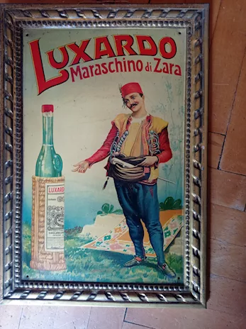Insegna della Luxardo
