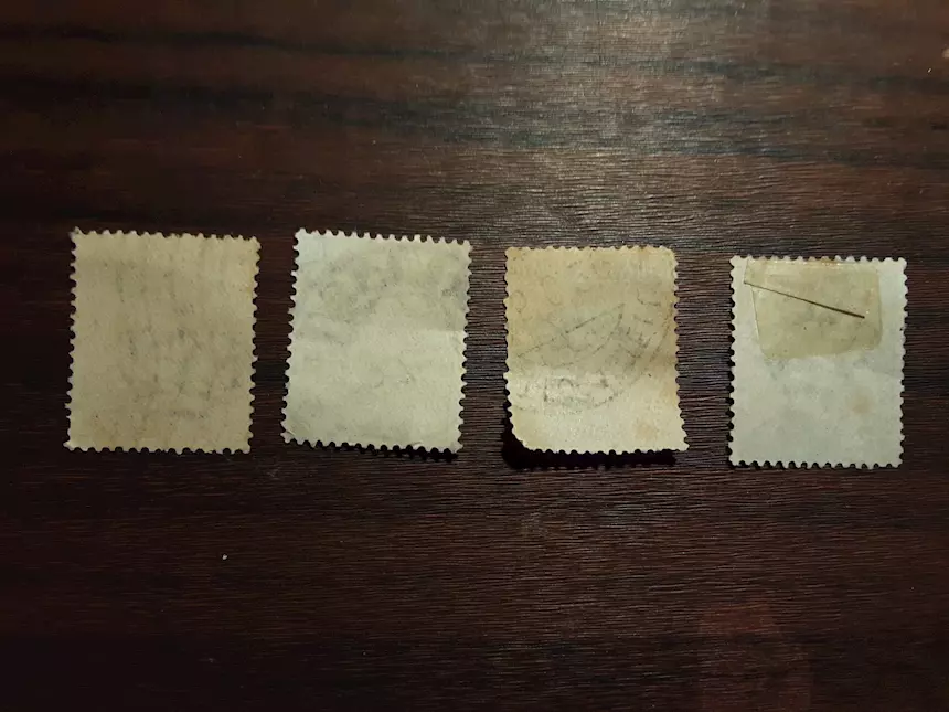Foto 2 4 francobolli del Regno d'Italia, colore ardesia