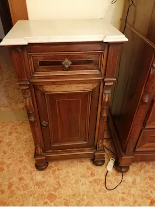 -comò con specchio e due comodini