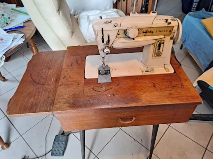 Macchina da cucire SINGER mod. 411 anni 70