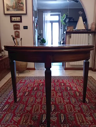 Tavolo rotondo a Consolle