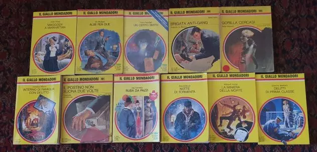 Lotto 11 pezzi serie Il giallo Mondadori anni '60 '70 '80 '9