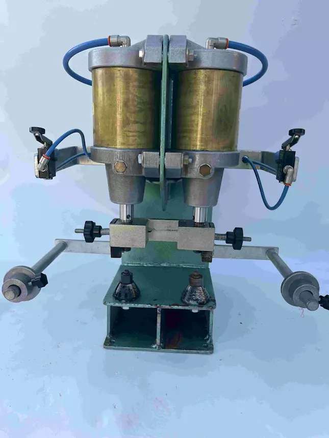 Occhiellatrice pneumatica a 2 teste, modello P2, colore verde