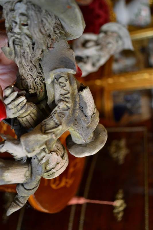 Coppia statuine anziani in terracotta firmate Caruso, in buone condizioni - Foto 8
