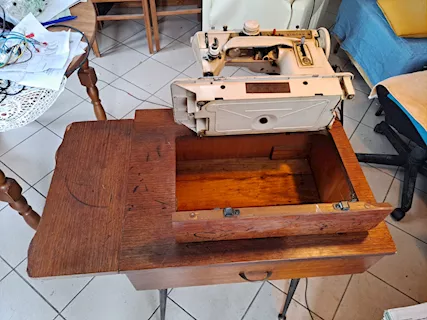 Macchina da cucire SINGER mod. 411 anni 70, ottimo stato - Foto 6
