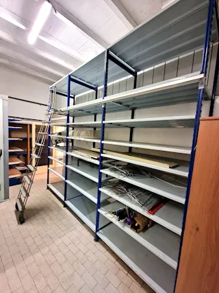 Scaffalatura da magazzino h300 con scala usata